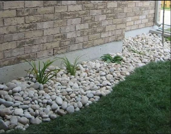 تزیین باغچه با سنگ
