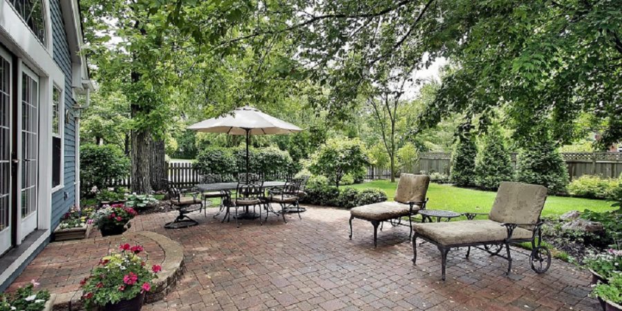 تزیین دور باغچه با آجر