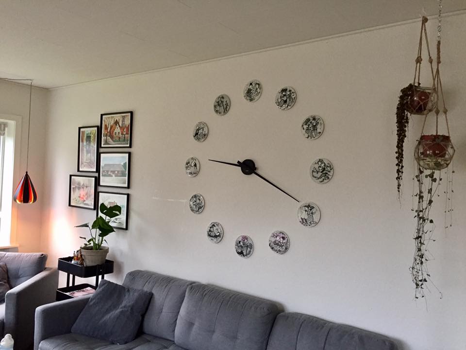 تزیین دیوار با بشقاب دیوارکوب مینیمال | ایدههای چیدمان مدرن تزیین دیوار با بشقاب دیوارکوب مینیمال در دکوراسیون مدرن