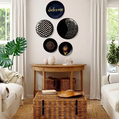 ایده نصب بشقاب دیوارکوب در دکور دیوار نشیمن بشقاب دیوارکوب در دکوراسیون دیوار نشیمن با ترکیب رنگی مدرن