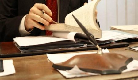 وکیل ملکی کیست؟ | راهنمای وکالت دعاوی ملکی