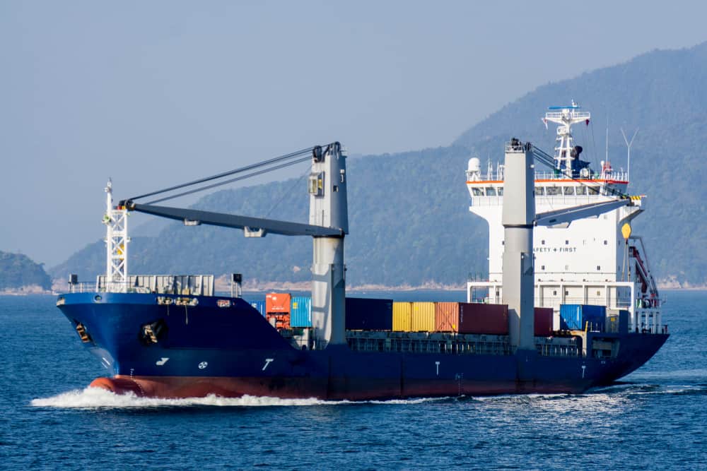 feeder ship کشتی فیدر چیست؟ تفاوتهای کلیدی بین کشتیهای Mother Vessel و Feeder Vessel
